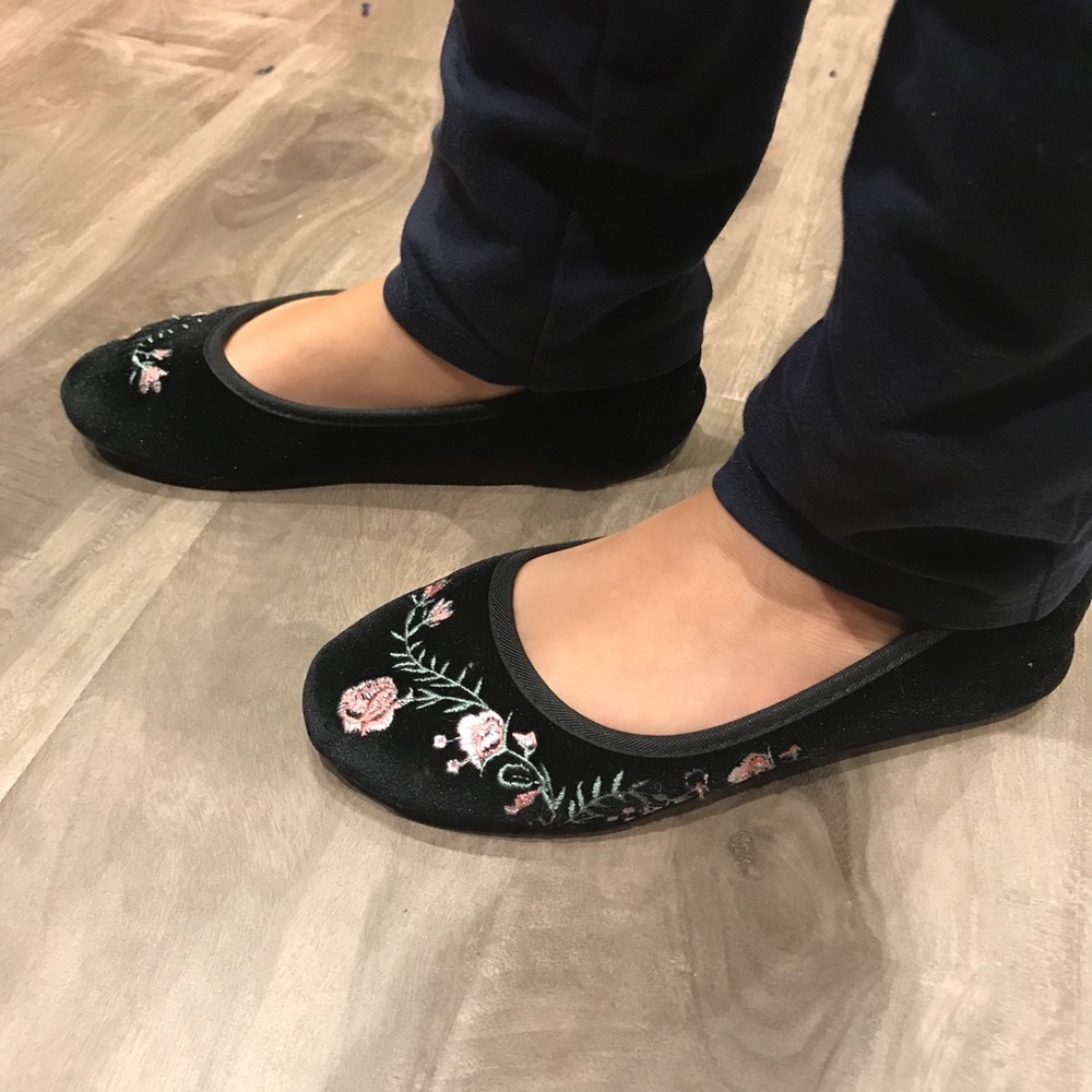 VELVET Floral embroidered ballet flats - like NEW - Picture 5 of 8
